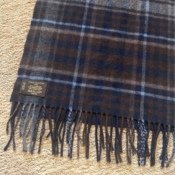 Louis Vuitton Plaid Scarf, Unisex - Picture 3 of 5